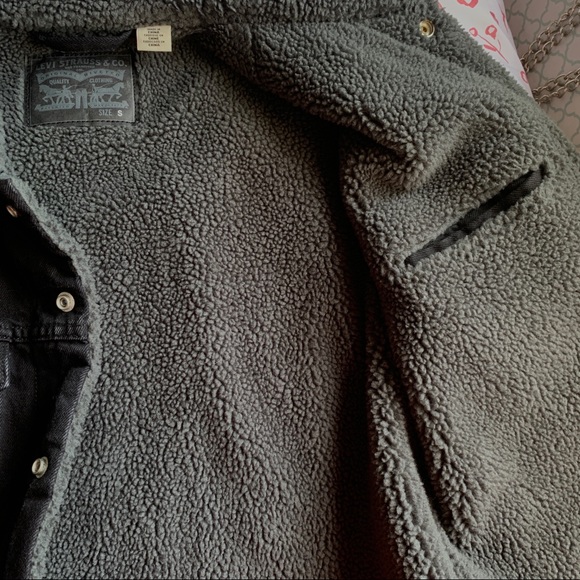 Levis Black Sherpa Denim Jacket - Picture 2 of 3